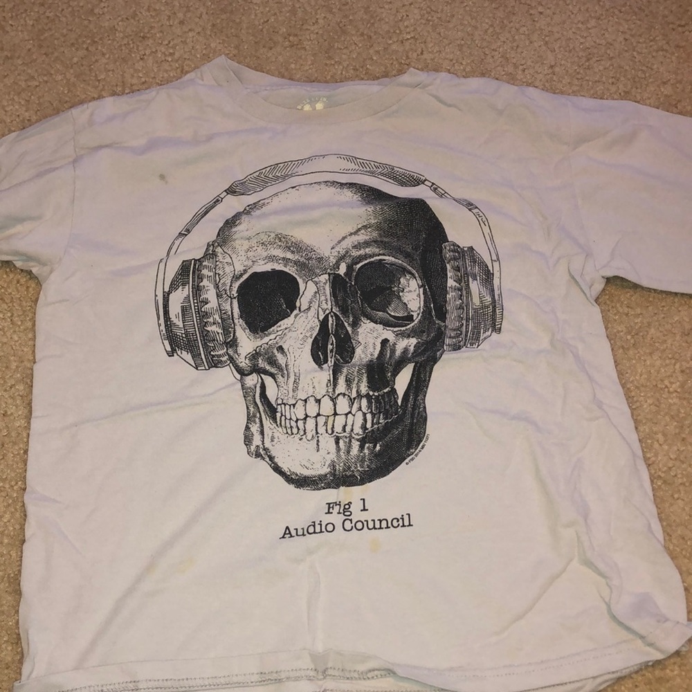 Grey short sleeve shirt